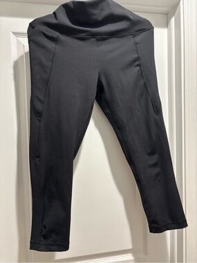 Velocity Black Performance leggings .. size large… capri
